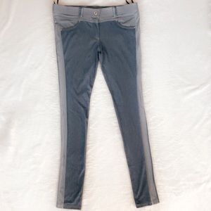 Women skinny Jigging pant.